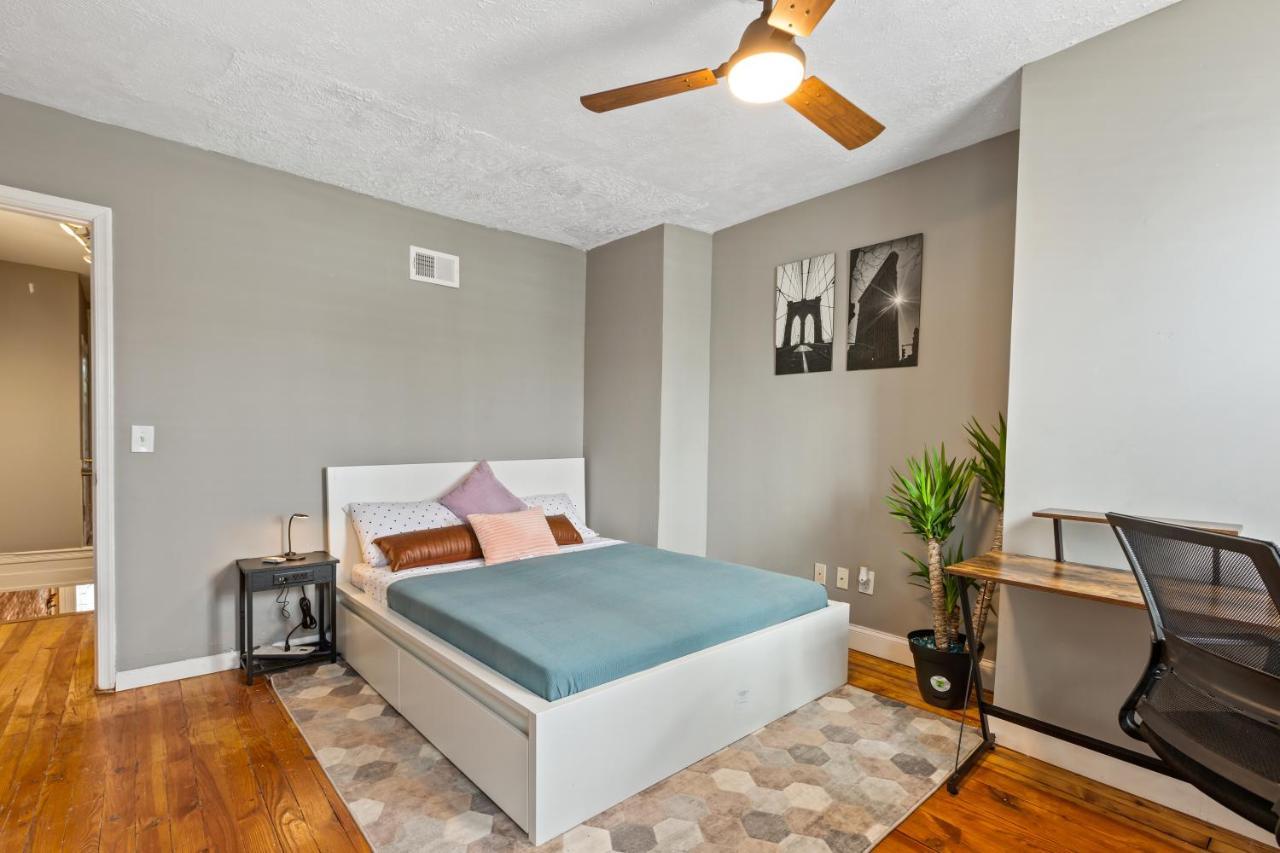 Pristine Townhouse With Rooftop Deck Near Canton! Baltimore Eksteriør billede