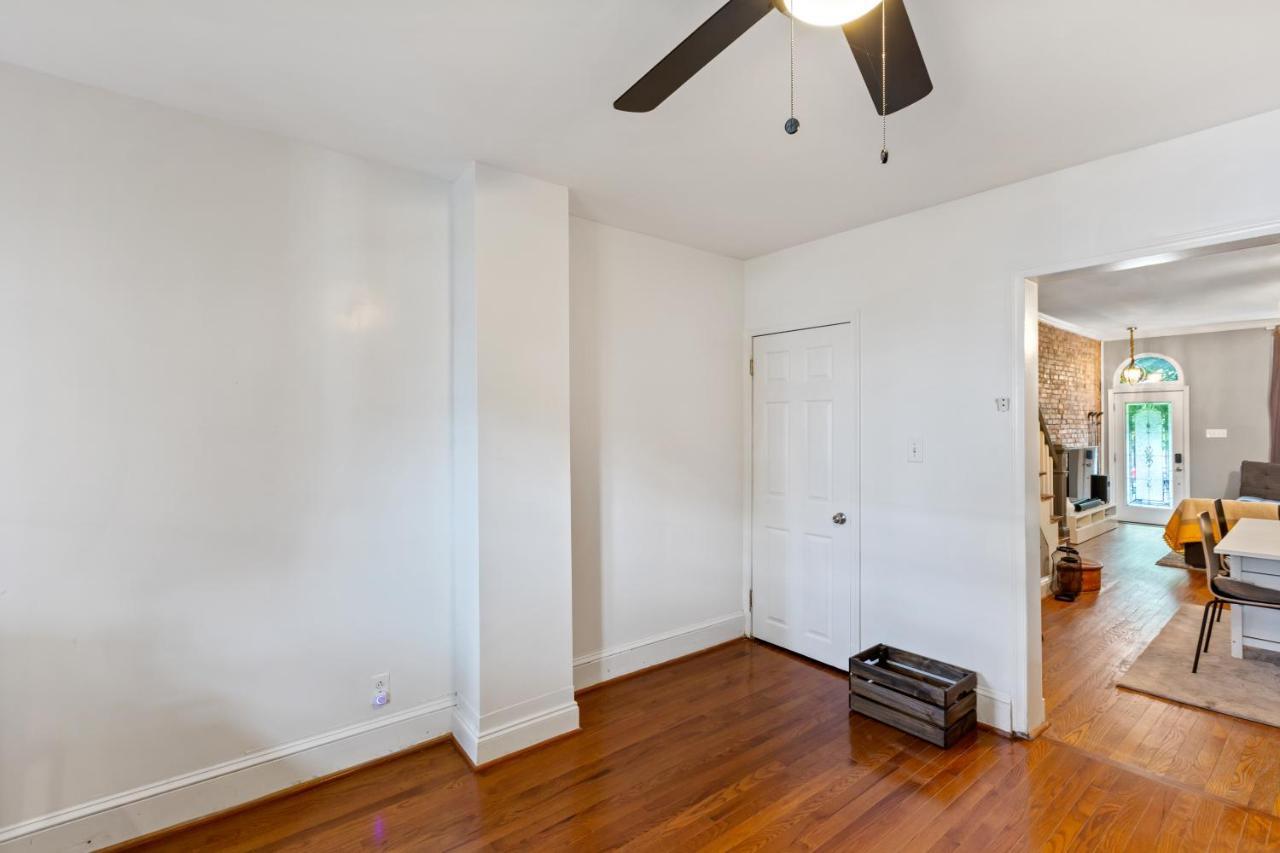 Pristine Townhouse With Rooftop Deck Near Canton! Baltimore Eksteriør billede