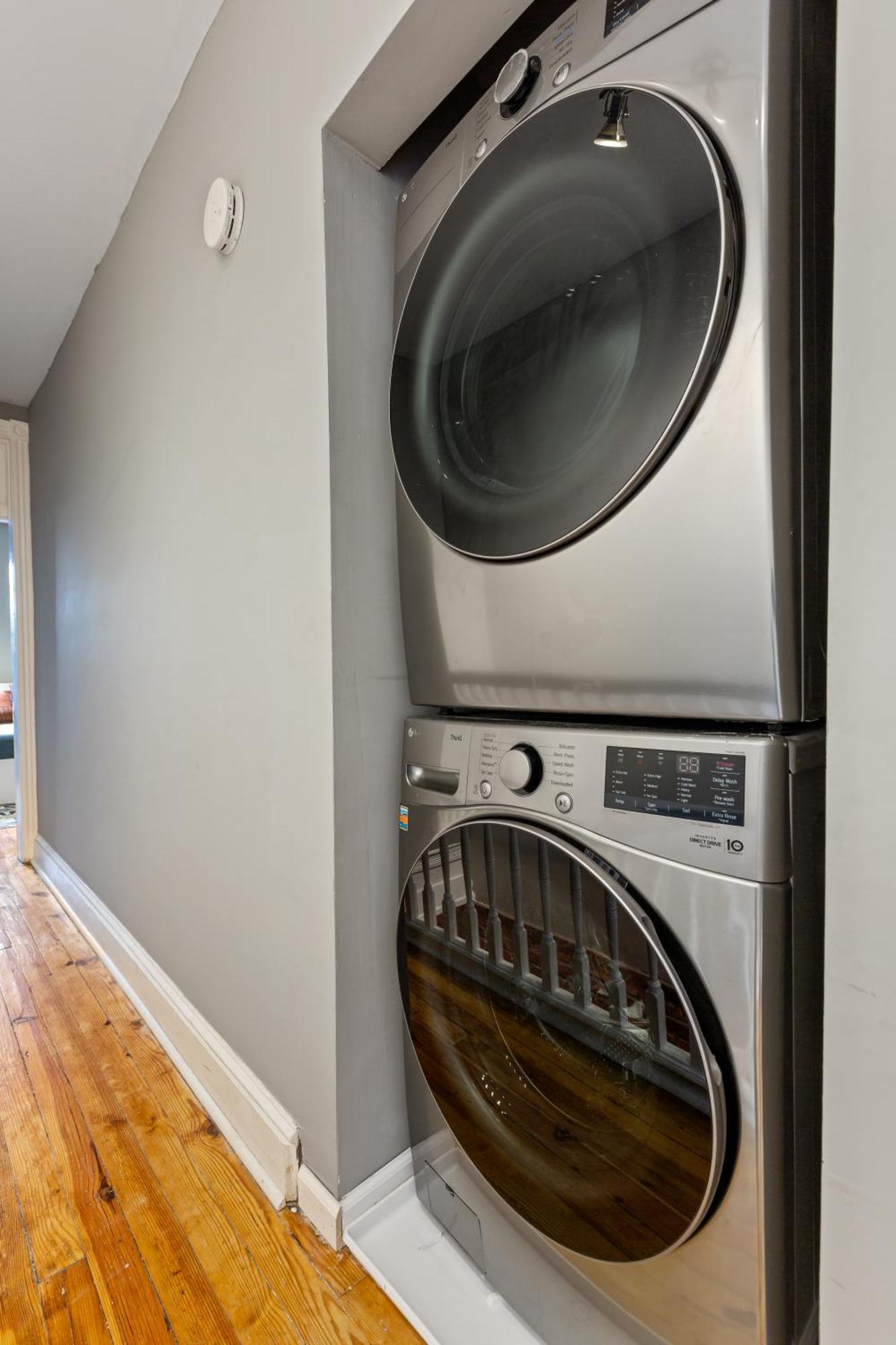 Pristine Townhouse With Rooftop Deck Near Canton! Baltimore Eksteriør billede