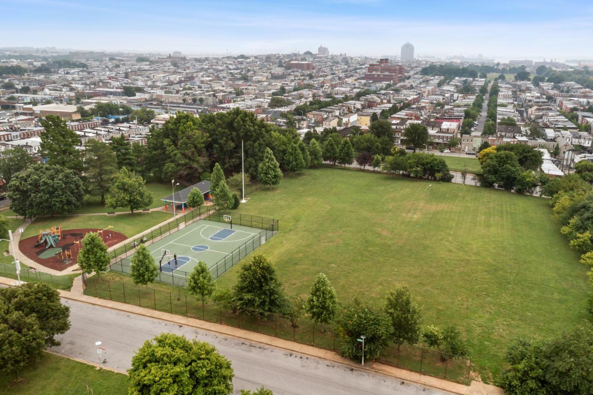 Pristine Townhouse With Rooftop Deck Near Canton! Baltimore Eksteriør billede