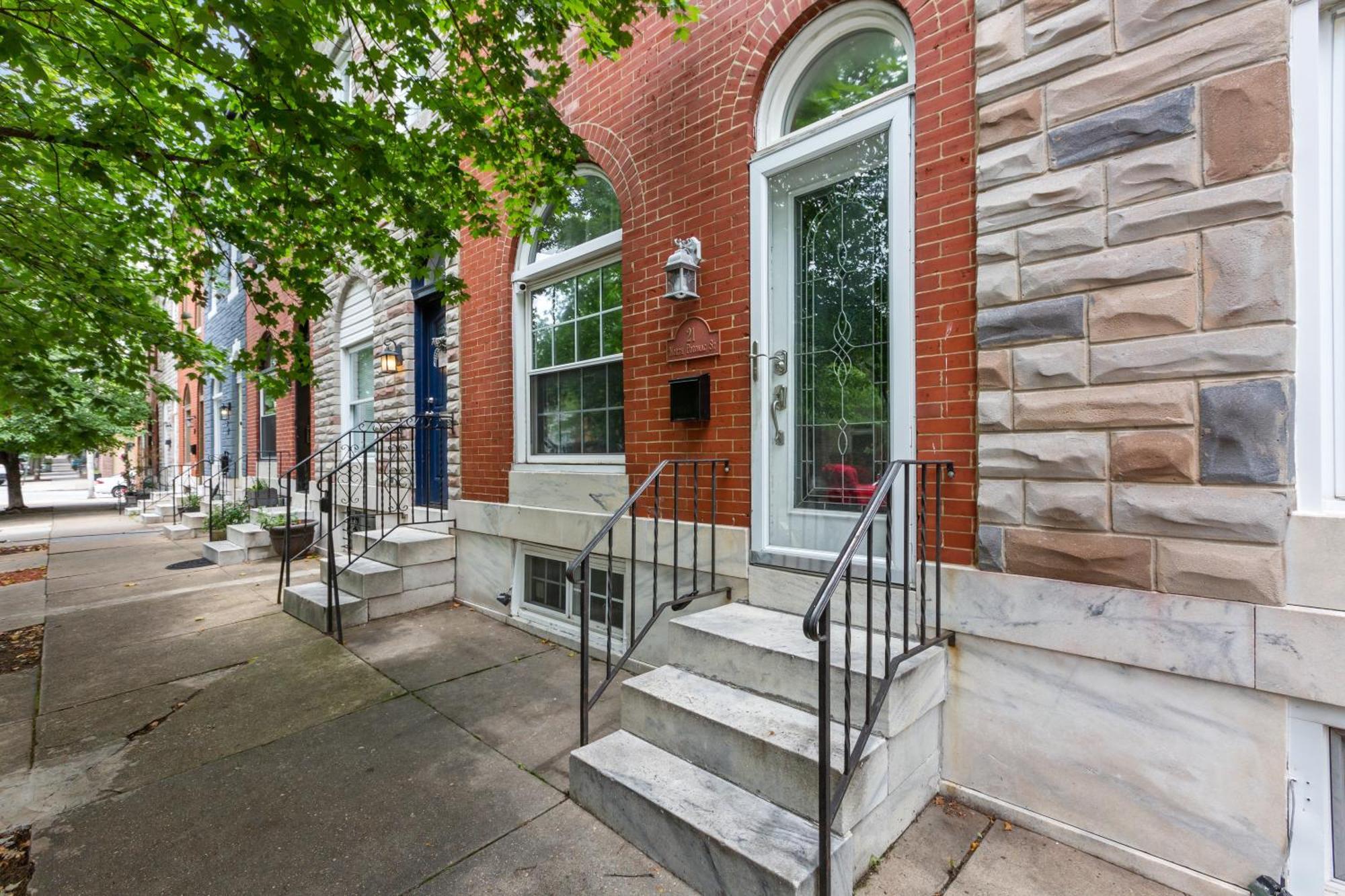 Pristine Townhouse With Rooftop Deck Near Canton! Baltimore Eksteriør billede